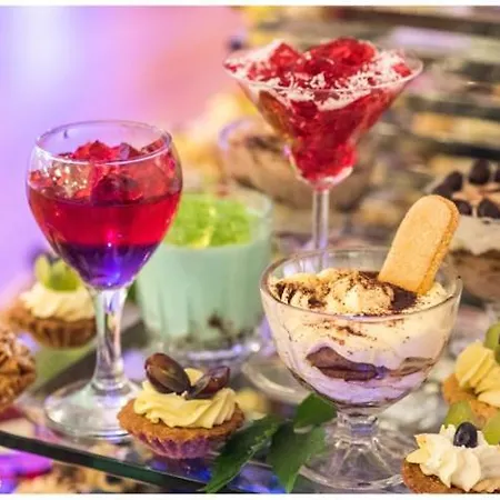 فندق مبيت وإفطار Kompleks Noclegowy فاركه