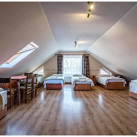 فندق مبيت وإفطار Kompleks Noclegowy فاركه