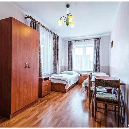 فندق مبيت وإفطار Kompleks Noclegowy فاركه