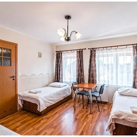 Kompleks Noclegowy 3* فاركه